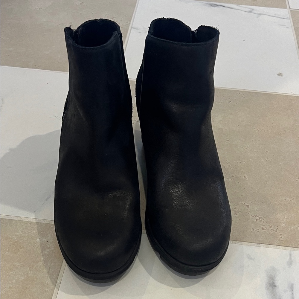 Sorel sz 8 black bootie